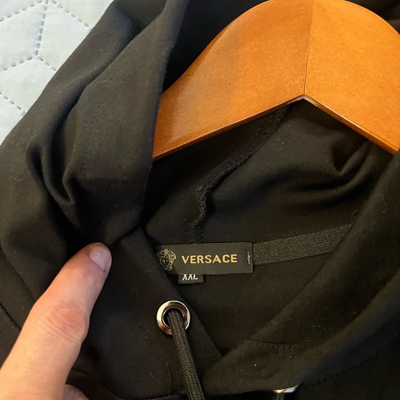 Preowned Versace size XXL fits like a large Black Hoodie with Gold Accents. 🇮🇹 - Picture 3 of 6